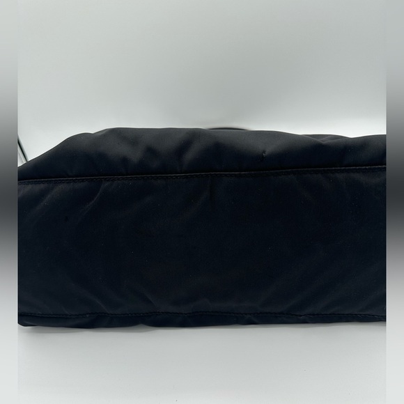 Authentic Prada Black Vintage Nylon Tote in Excellent Condition - Picture 3 of 4